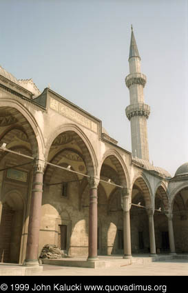 Photographs of notable mosques in Istanbul, Turkey.