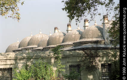 Photographs of notable mosques in Istanbul, Turkey.