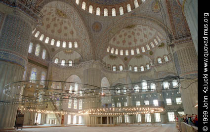 Photographs of notable mosques in Istanbul, Turkey.