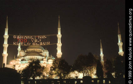 Photographs of notable mosques in Istanbul, Turkey.