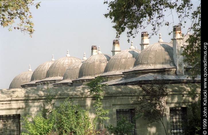 Photographs of notable mosques in Istanbul, Turkey.