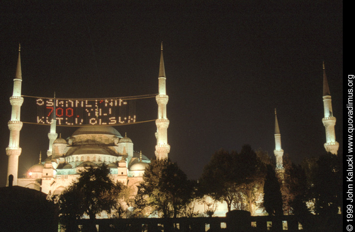 Photographs of notable mosques in Istanbul, Turkey.